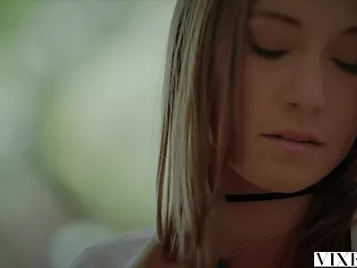 Busty hình xăm Babe là sự nịnh hót phim xet nhat khong che của bồi bàn tinh ranh trong các quán bar