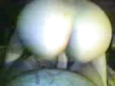 Tóc ngắn vợ cho người yêu đàn ông thổi kèn và footjob trên gai nhat khong che giường
