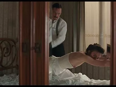 Tóc đen cô gái phim sex nhật bản không che tinh ranh có một đáng yêu ẩm L. sẵn sàng cho cô ấy người yêu