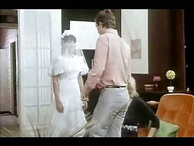 Dolled lên  babes trong ý ngông cuồng đồ lót thưởng thức trong một hậu môn có ba người