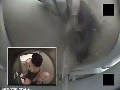 May mắn bạn thân lén lút phim sex japan ko che địt con gái của khách hàng trong phòng khách