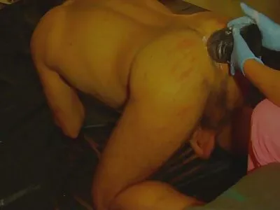 Người đàn ông có kinh nghiệm sex khong che nhat ban và gà con vui vẻ ở nơi yên tĩnh ngoài trời