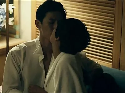 Tuổi teen babes Adria và Valentina thưởng thức munching trên  L.